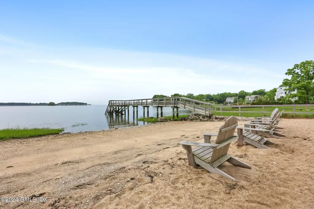 68 Willowmere Circle Riverside CT 06878