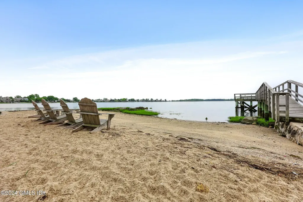 68 Willowmere Circle Riverside CT 06878