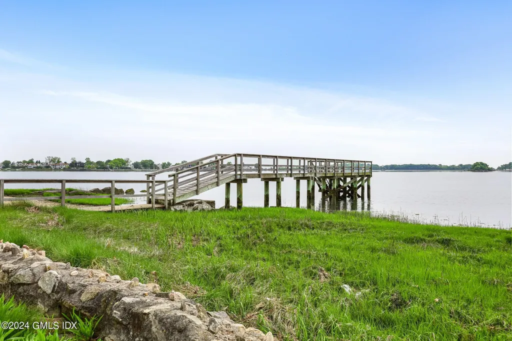 68 Willowmere Circle Riverside CT 06878