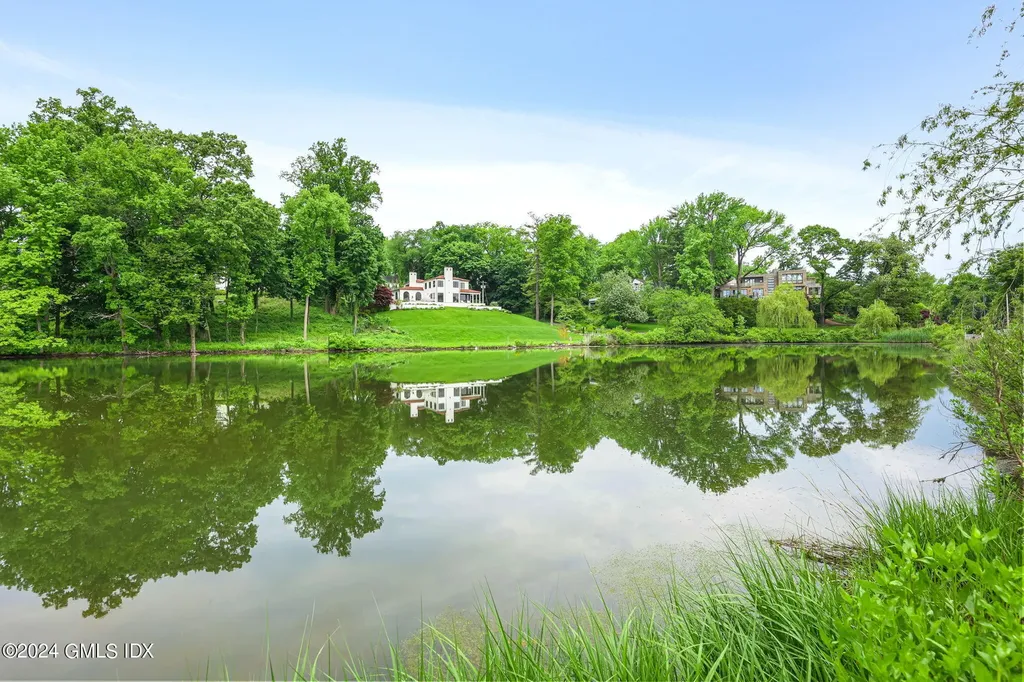 68 Willowmere Circle Riverside CT 06878