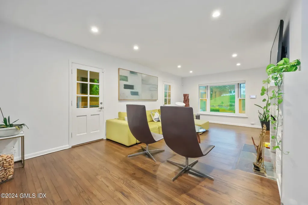 68 Willowmere Circle Riverside CT 06878