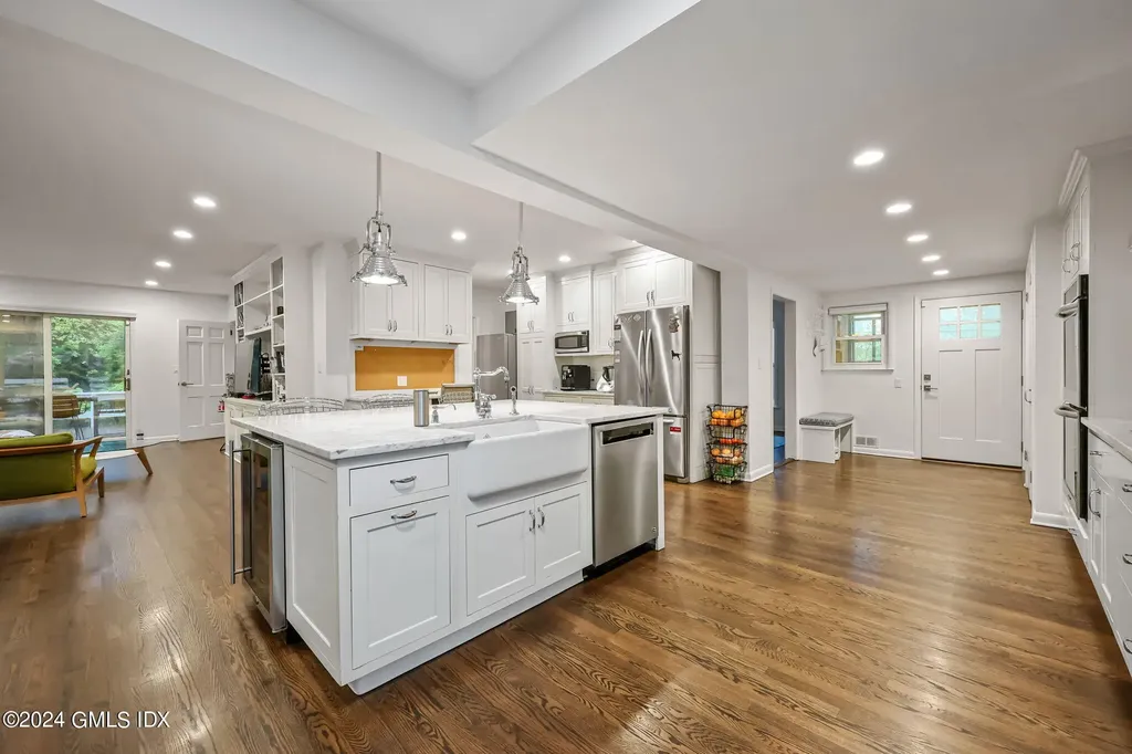 68 Willowmere Circle Riverside CT 06878