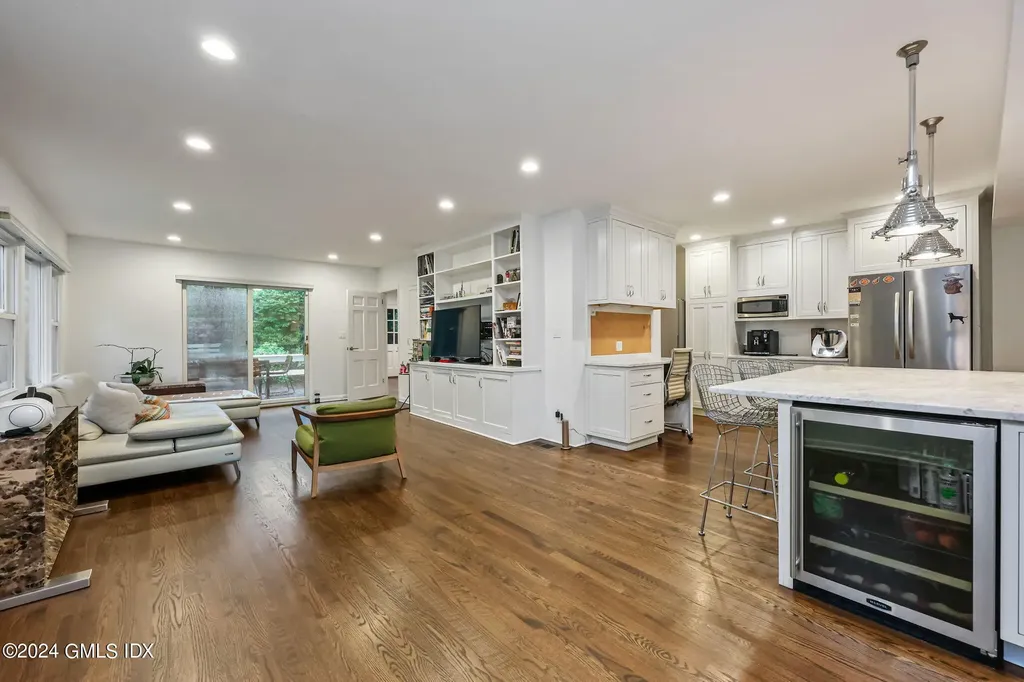 68 Willowmere Circle Riverside CT 06878