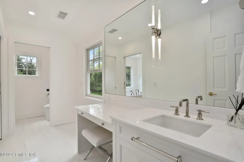 530 Round Hill Road Greenwich CT 06831