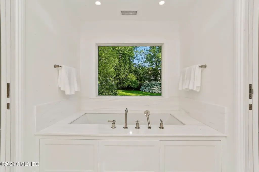 530 Round Hill Road Greenwich CT 06831