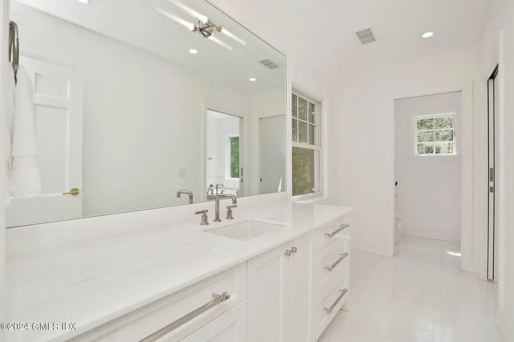 530 Round Hill Road Greenwich CT 06831