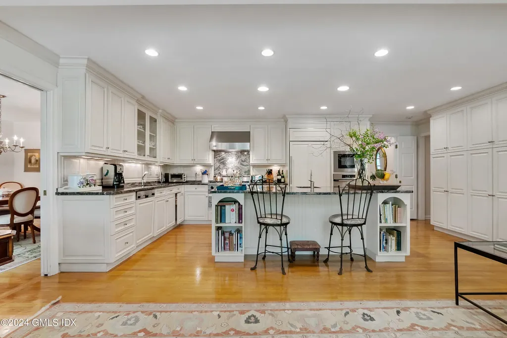 50 N Old Stone Bridge Road Cos Cob CT 06807