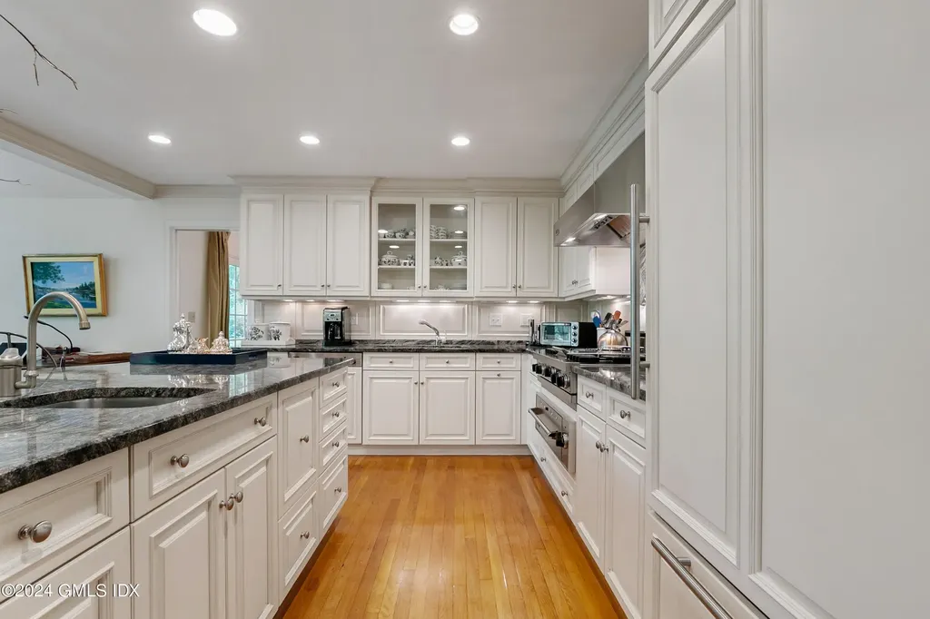 50 N Old Stone Bridge Road Cos Cob CT 06807