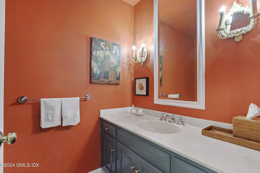 50 N Old Stone Bridge Road Cos Cob CT 06807