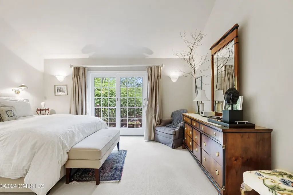 50 N Old Stone Bridge Road Cos Cob CT 06807