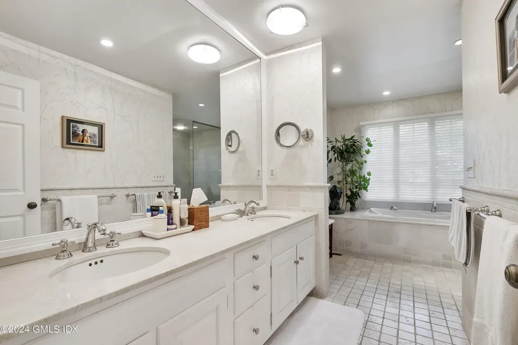 50 N Old Stone Bridge Road Cos Cob CT 06807