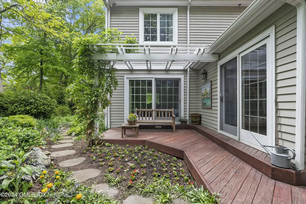 50 N Old Stone Bridge Road Cos Cob CT 06807