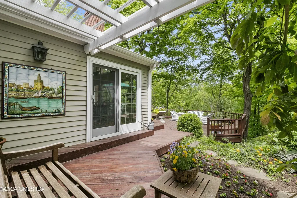 50 N Old Stone Bridge Road Cos Cob CT 06807