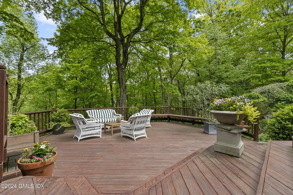 50 N Old Stone Bridge Road Cos Cob CT 06807