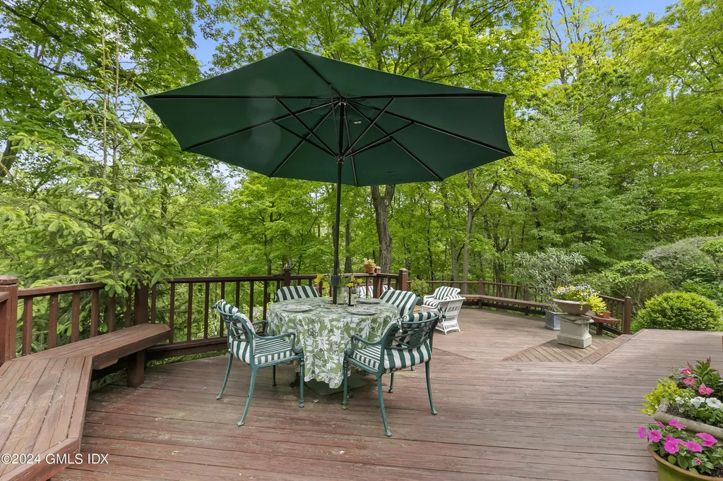 50 N Old Stone Bridge Road Cos Cob CT 06807