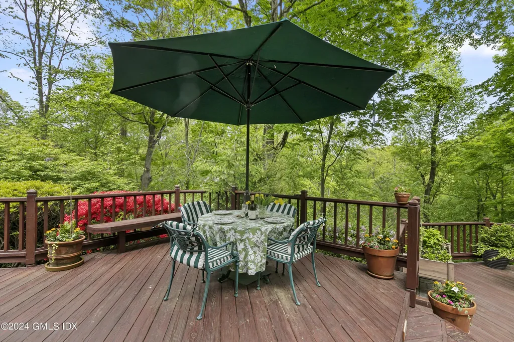 50 N Old Stone Bridge Road Cos Cob CT 06807