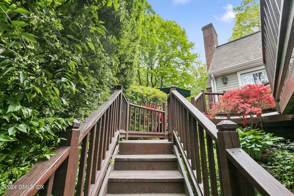 50 N Old Stone Bridge Road Cos Cob CT 06807