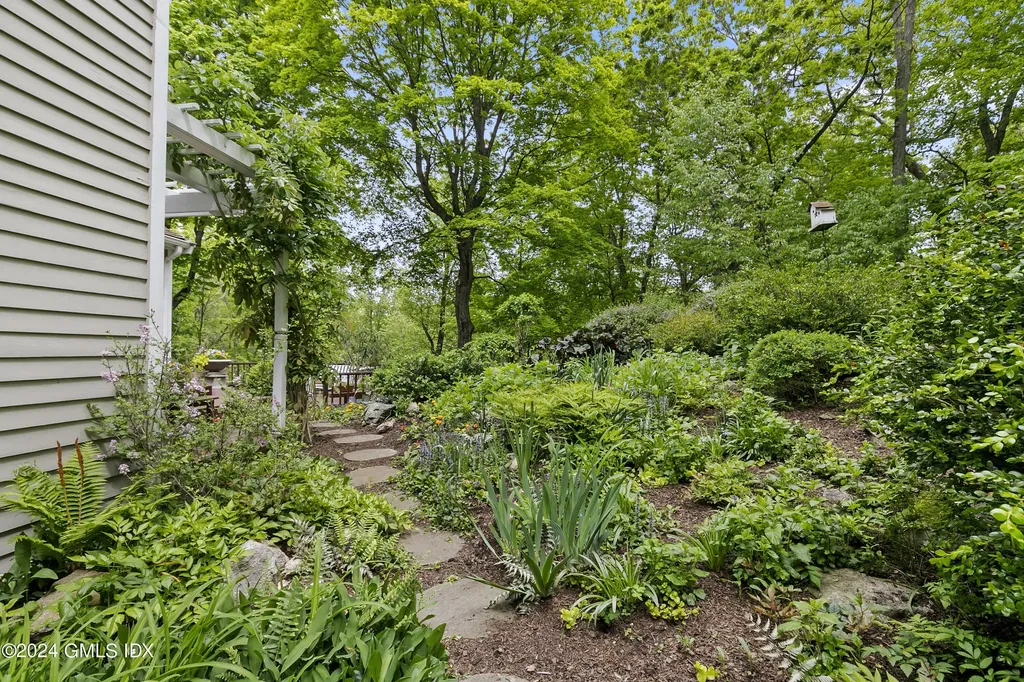 50 N Old Stone Bridge Road Cos Cob CT 06807