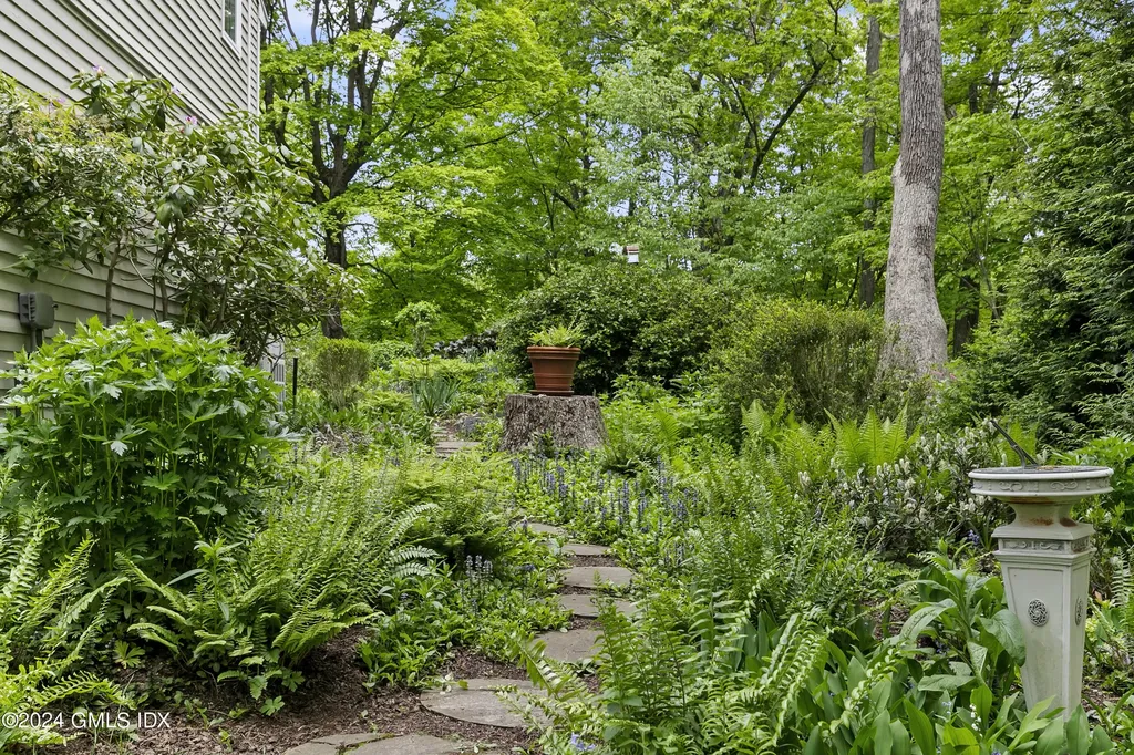 50 N Old Stone Bridge Road Cos Cob CT 06807