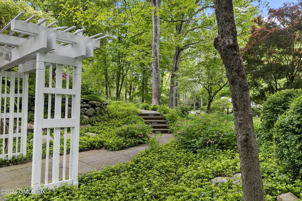 50 N Old Stone Bridge Road Cos Cob CT 06807