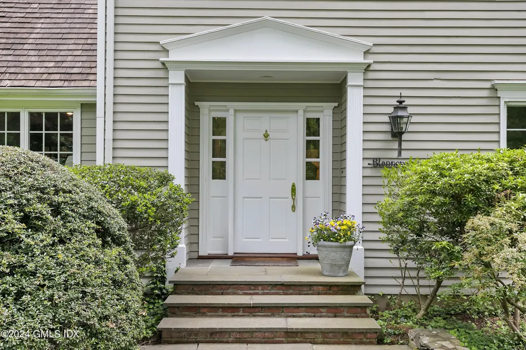 50 N Old Stone Bridge Road Cos Cob CT 06807