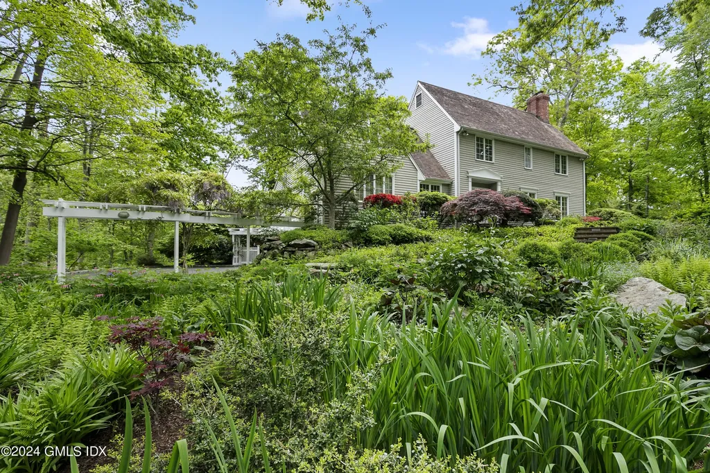 50 N Old Stone Bridge Road Cos Cob CT 06807