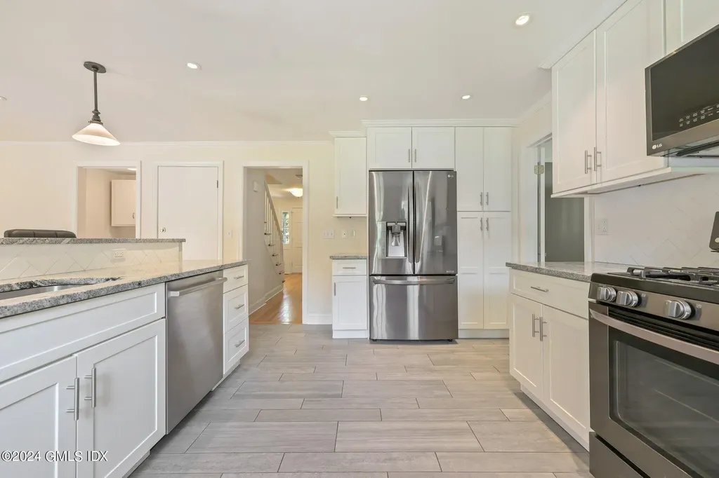 31 Revere Road Riverside CT 06878