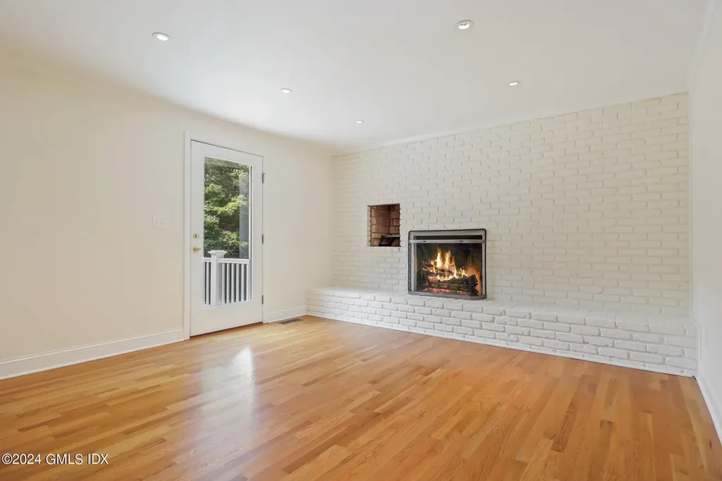 31 Revere Road Riverside CT 06878