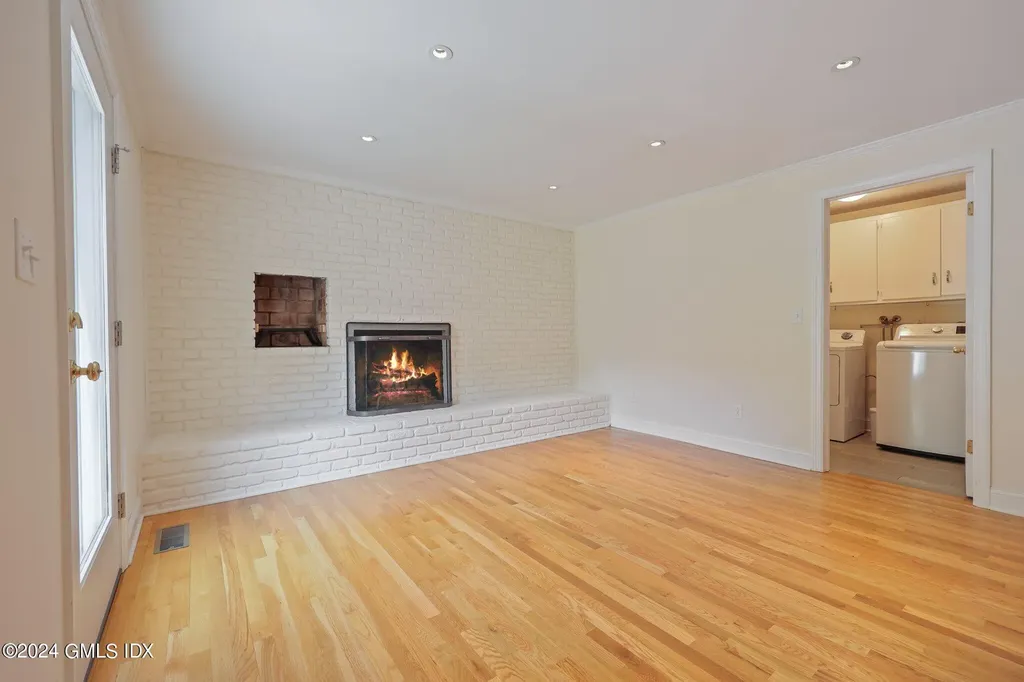 31 Revere Road Riverside CT 06878