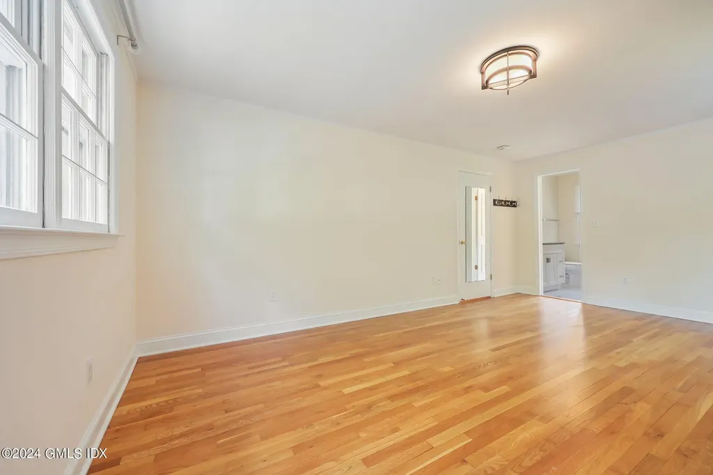 31 Revere Road Riverside CT 06878