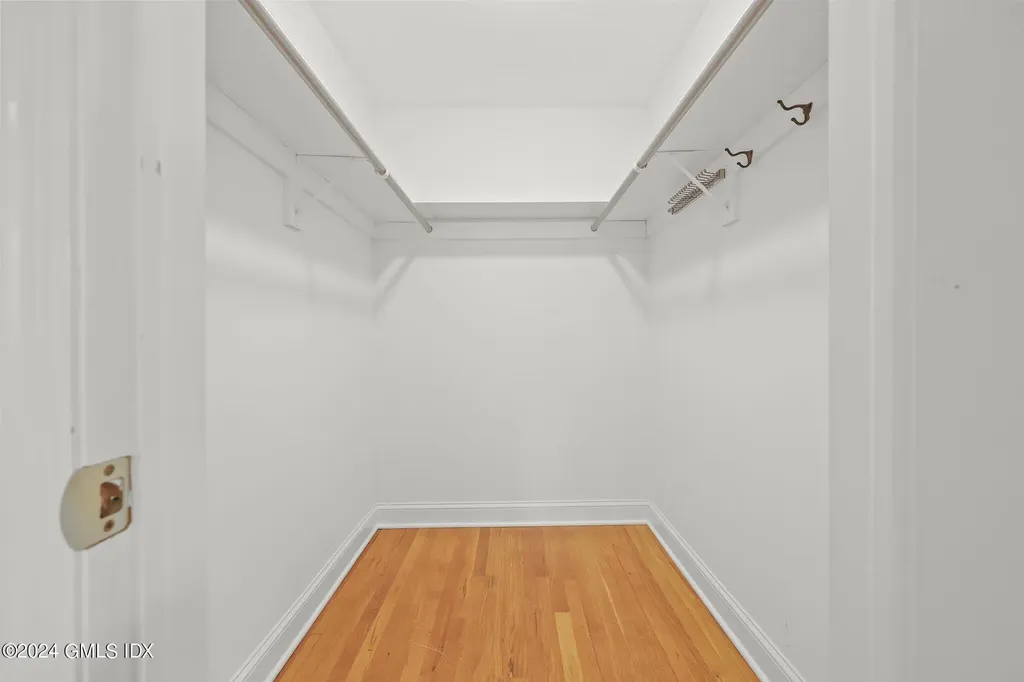 31 Revere Road Riverside CT 06878