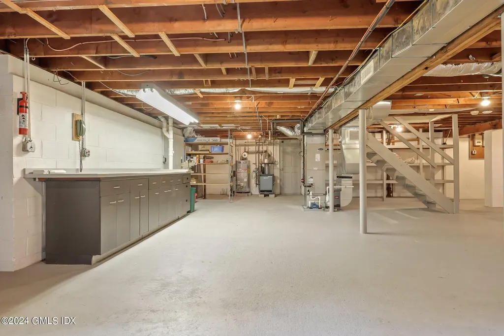 31 Revere Road Riverside CT 06878