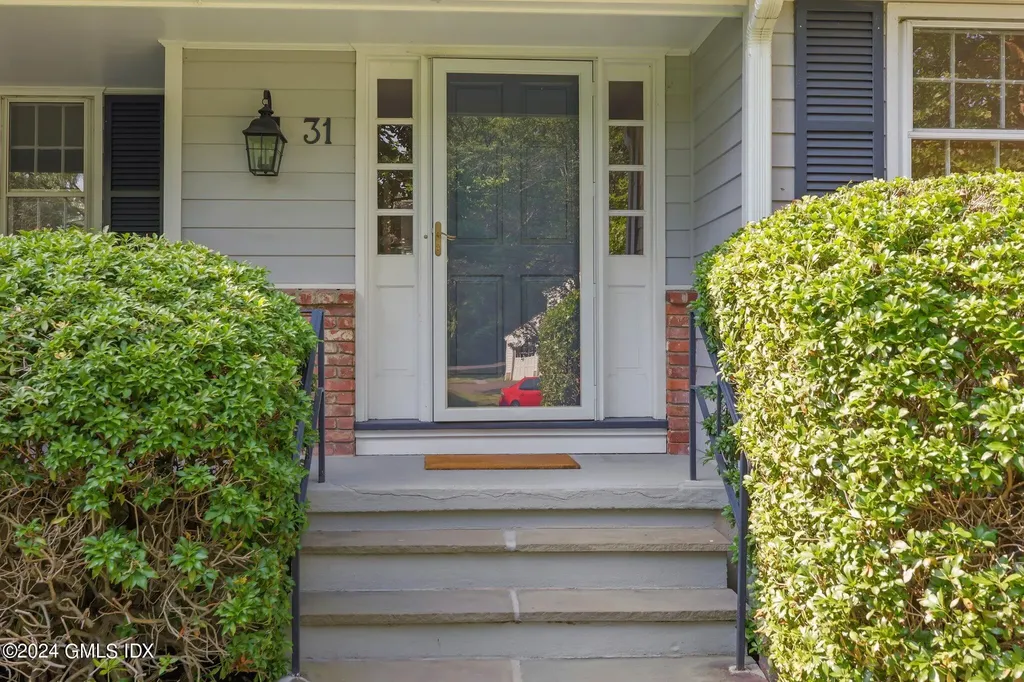 31 Revere Road Riverside CT 06878