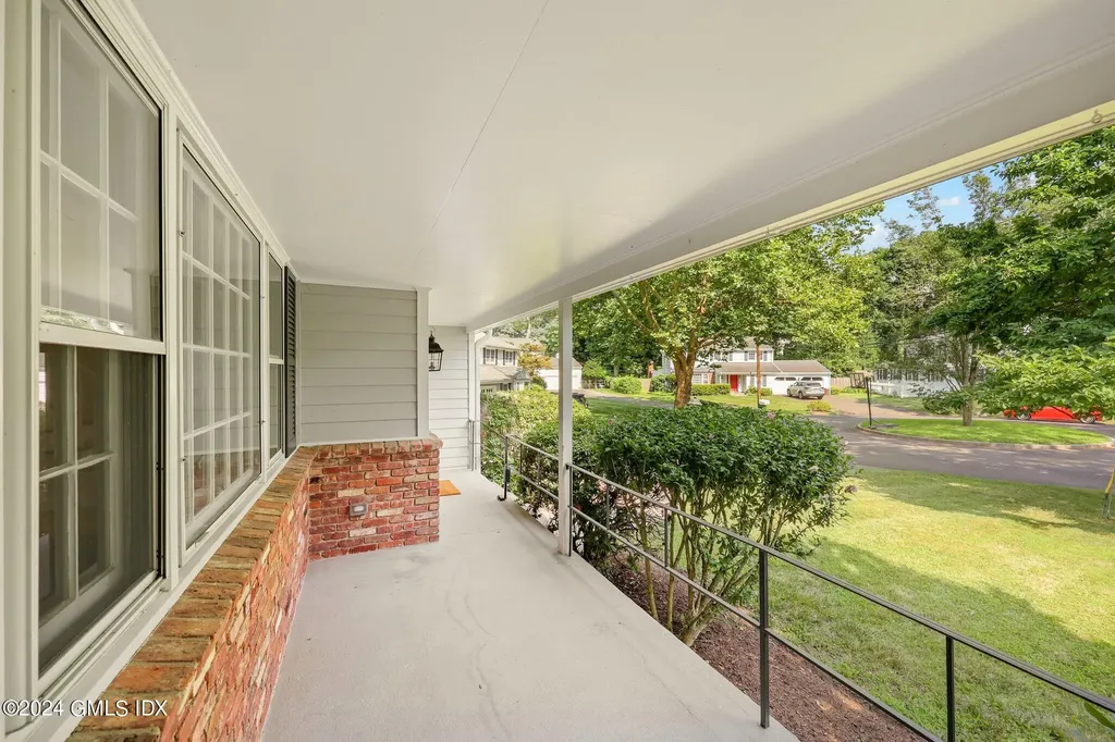 31 Revere Road Riverside CT 06878