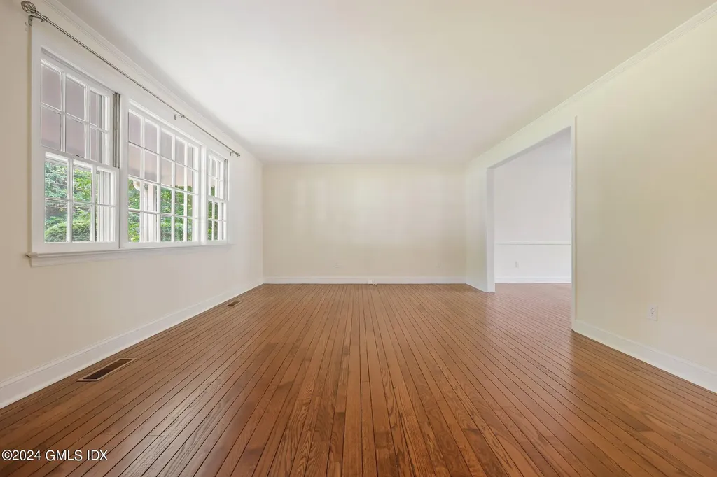 31 Revere Road Riverside CT 06878