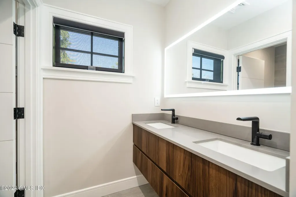 15 Watchtower Lane Old Greenwich CT 06870
