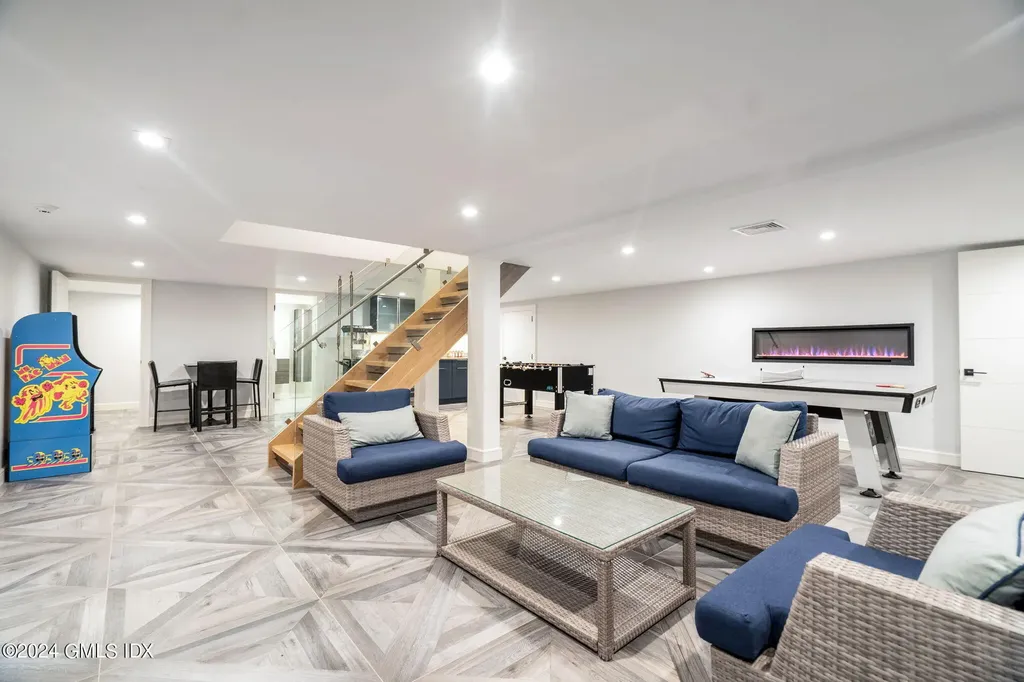 15 Watchtower Lane Old Greenwich CT 06870