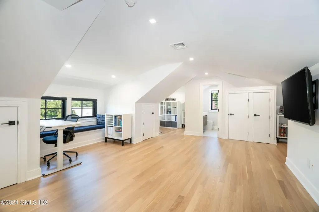 15 Watchtower Lane Old Greenwich CT 06870