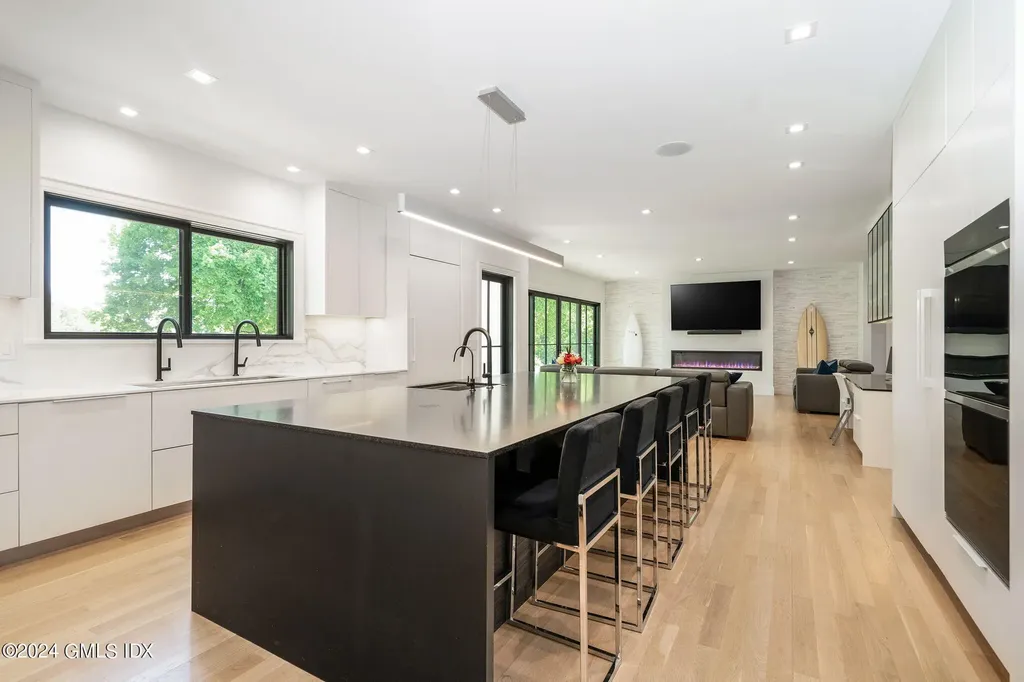 15 Watchtower Lane Old Greenwich CT 06870