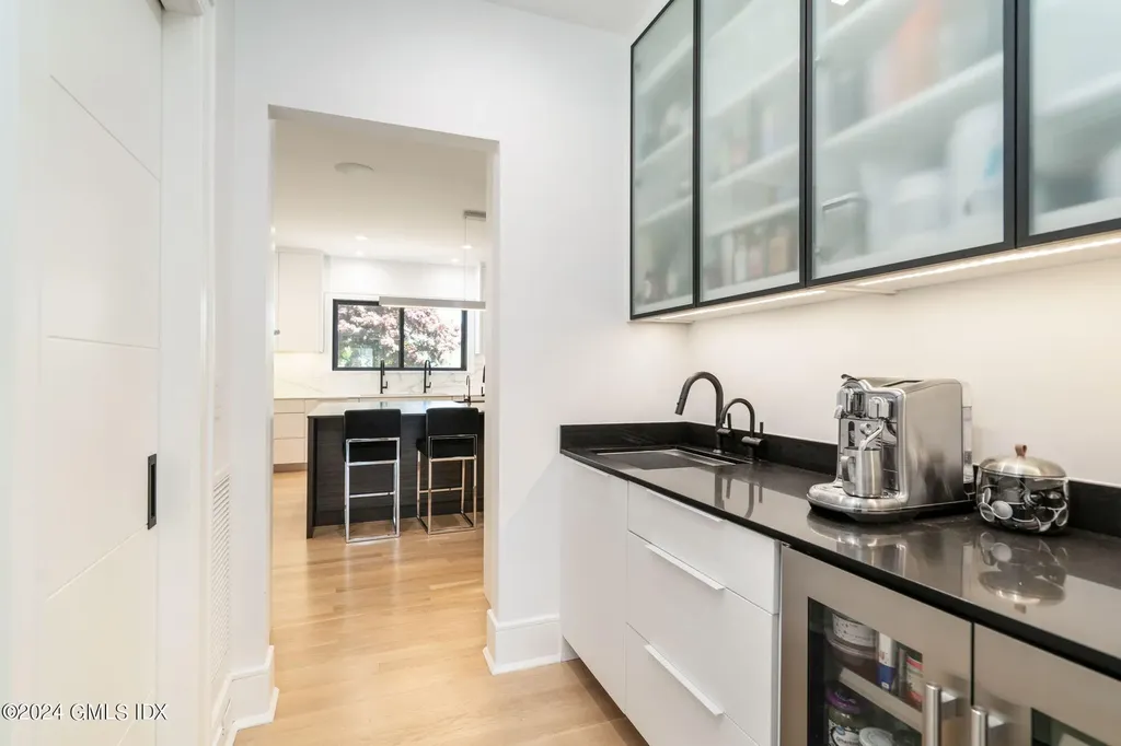 15 Watchtower Lane Old Greenwich CT 06870