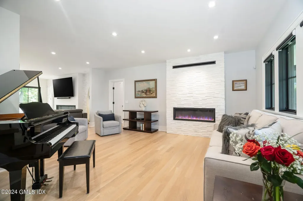 15 Watchtower Lane Old Greenwich CT 06870