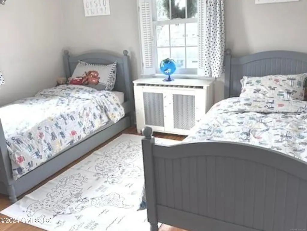 21 Richmond Drive Old Greenwich CT 06870