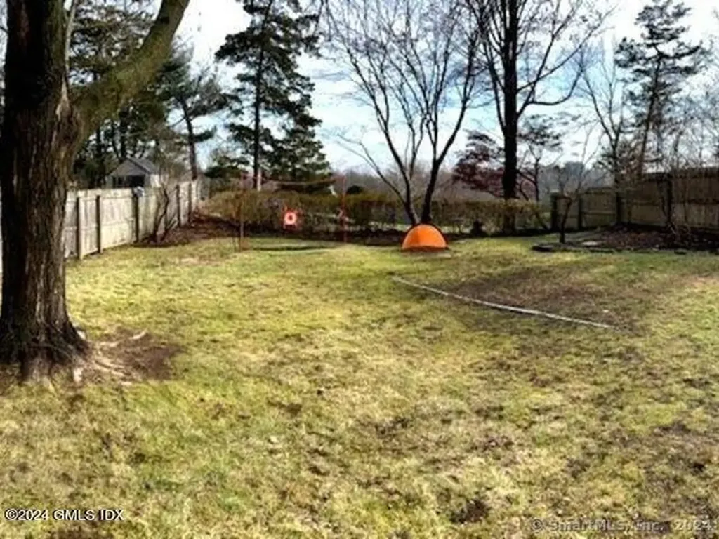 21 Richmond Drive Old Greenwich CT 06870