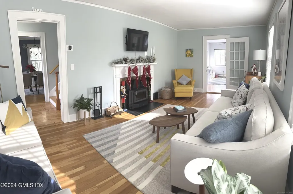 21 Richmond Drive Old Greenwich CT 06870