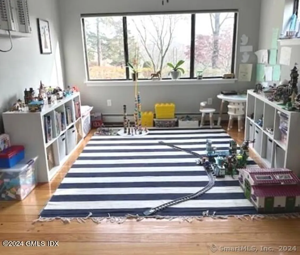 21 Richmond Drive Old Greenwich CT 06870