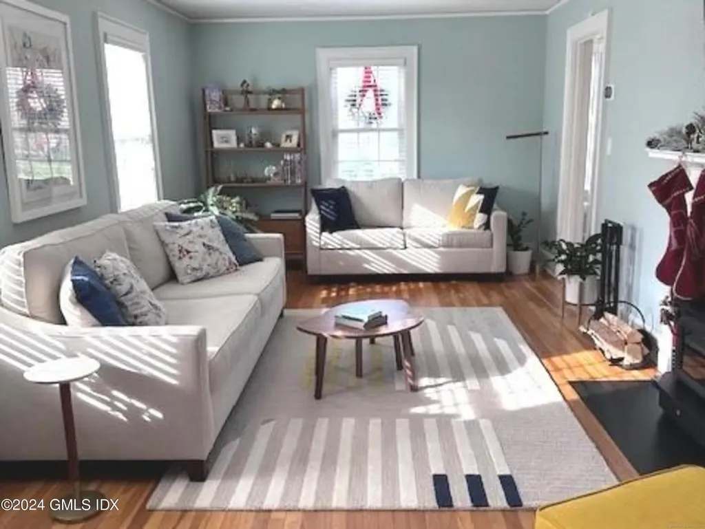 21 Richmond Drive Old Greenwich CT 06870