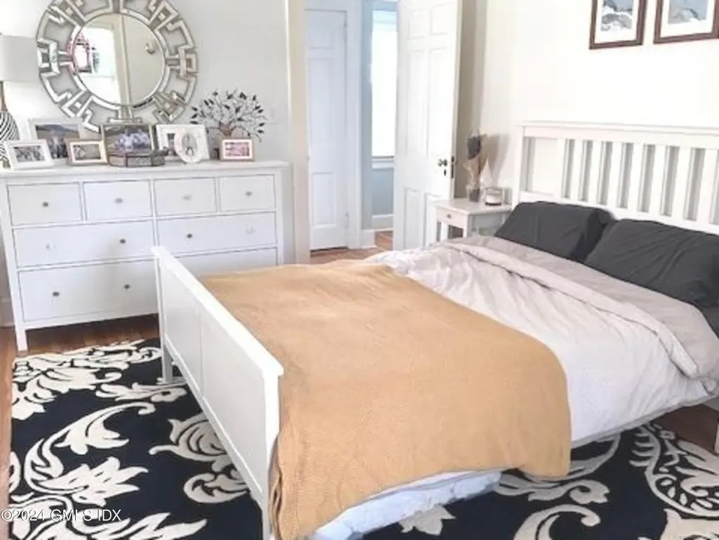 21 Richmond Drive Old Greenwich CT 06870