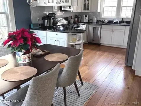 21 Richmond Drive Old Greenwich CT 06870