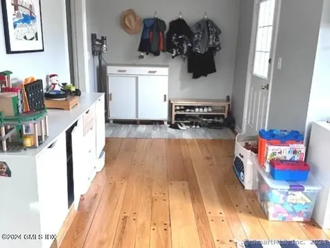 21 Richmond Drive Old Greenwich CT 06870