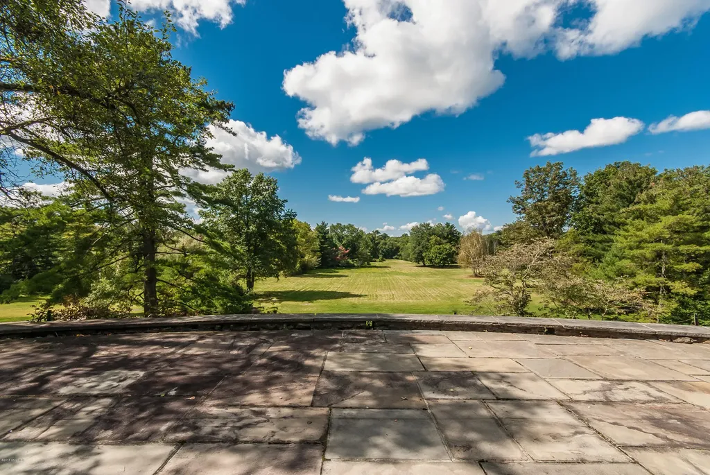 188 Round Hill Road Greenwich CT 06831